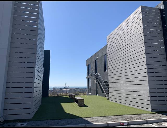 400M² BUSINESS CENTRE TO LET IN SOUTH END